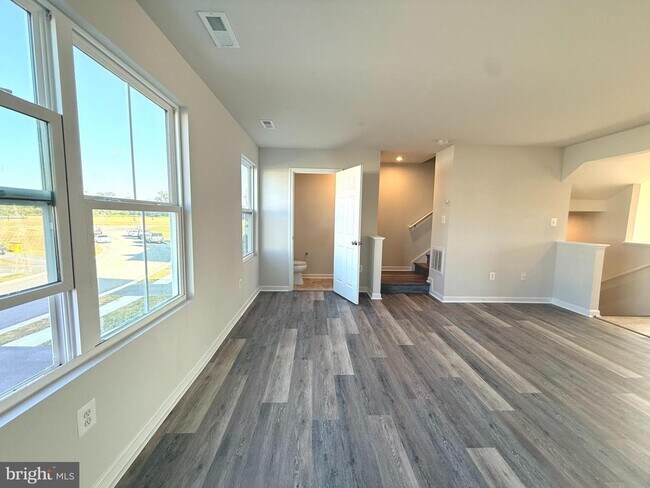 Building Photo - 63 Ogunquit Dr