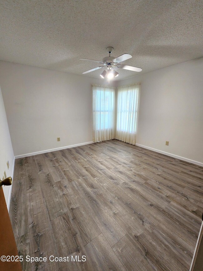 Building Photo - 1244 Lakeview Dr