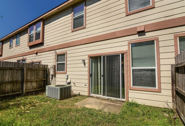 Building Photo - 8123 Barnes Ridge Ln