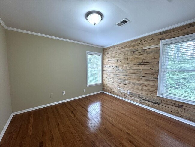 Building Photo - 5338 Roberts Dr