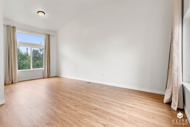 Building Photo - 4 Bedroom | 2.5 Bathroom | Garage - Conven...