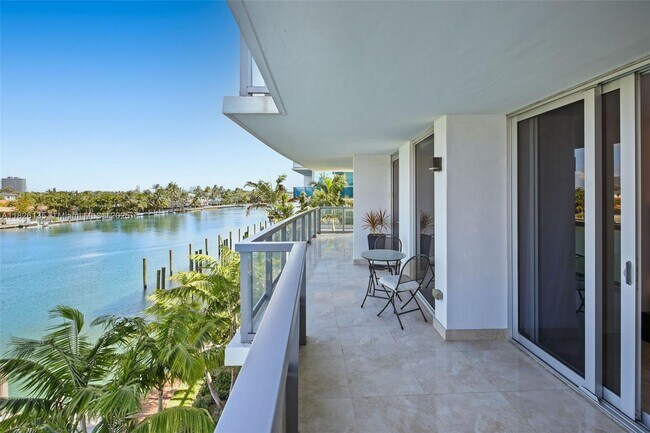 Building Photo - 9261 E Bay Harbor Dr