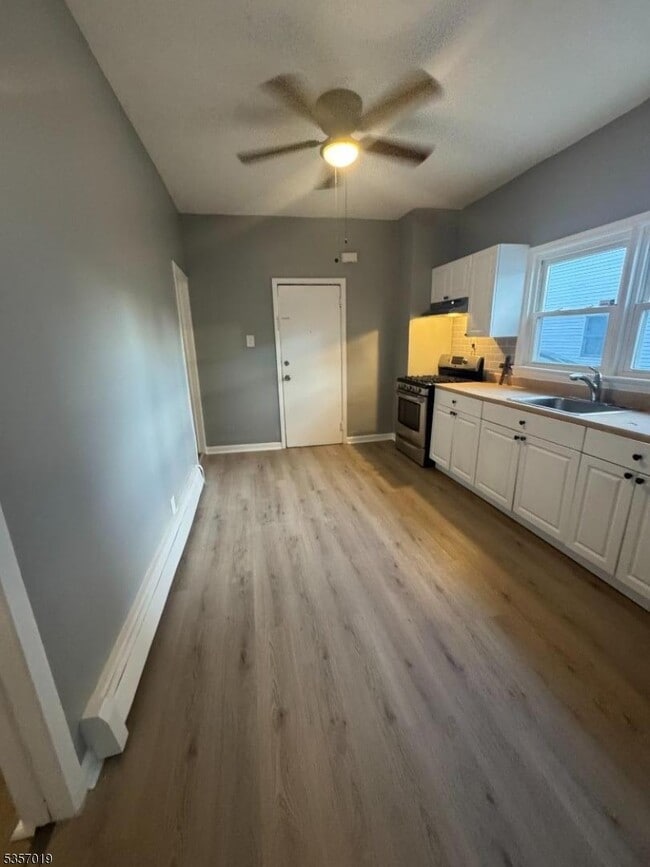 Building Photo - 381 Lanza Ave