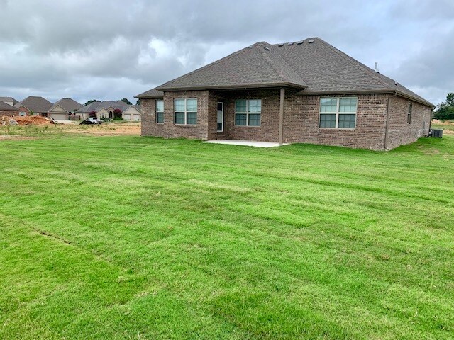 Building Photo - 5601 Sapphire Dr