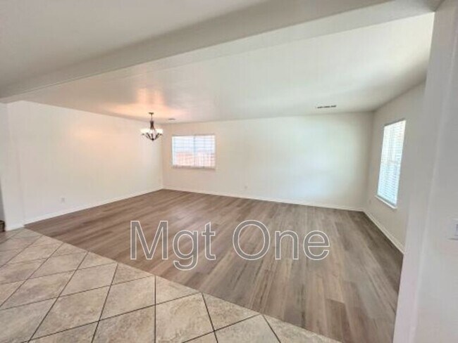 Building Photo - 11026 Evergreen Loop
