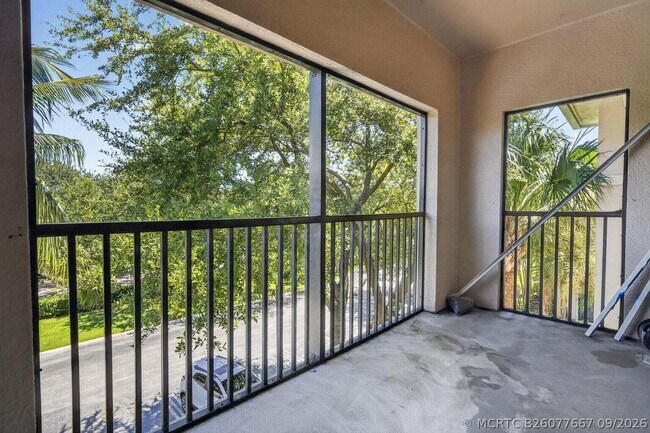 Building Photo - 3022 Alcazar Pl