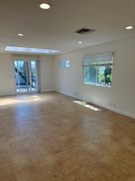 Building Photo - 501 Marguerite Ave