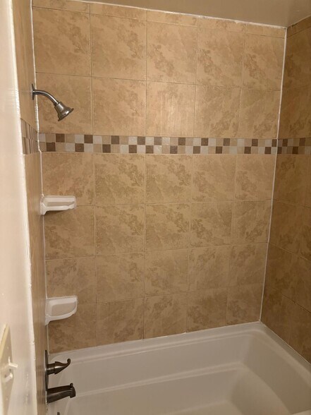 Building Photo - 7609 Fontainebleau Dr