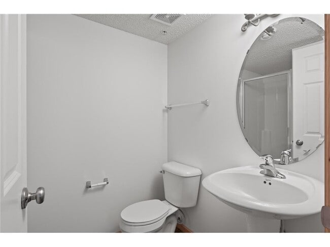 Building Photo - 9995 Wildflower Dr