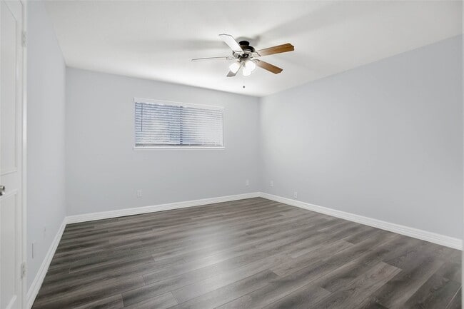 Building Photo - 56 E White Willow Cir