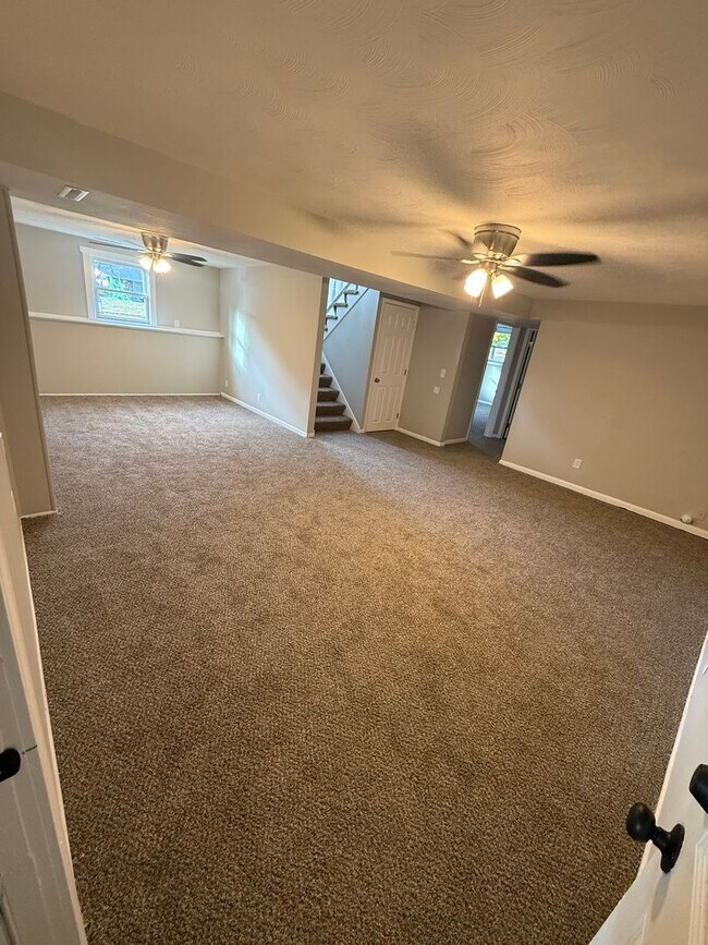 Building Photo - 4 BEDROOMS AND 2 FULL BATHROOMS