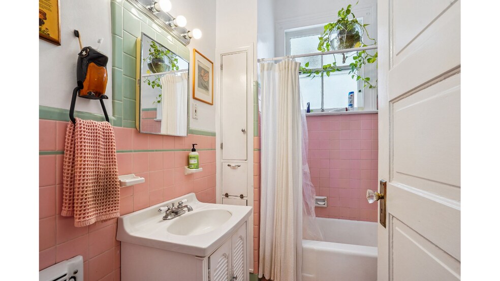 Building Photo - 4516 Banks St