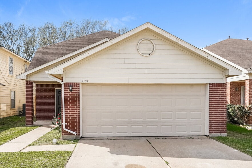 Primary Photo - 7331 Parkland Manor Dr