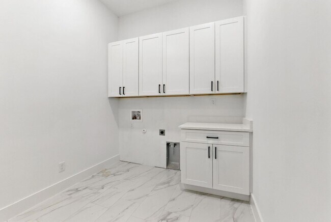 Building Photo - 418 Bedford Dr
