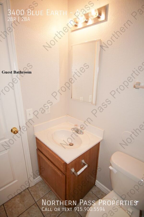 Building Photo - 2 Bedroom Apartment w/Refrigerated AC!! 2 ...