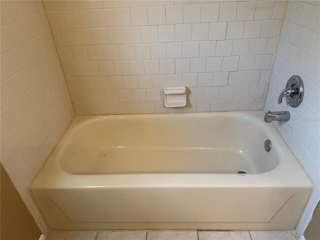 Building Photo - 3433 Laurel Dale Dr