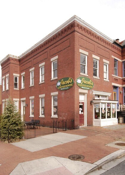 Building Photo - 1110 3rd St NE