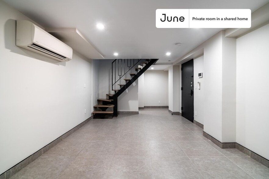 Building Photo - Room in Shared 6 bed/6.5 bath home