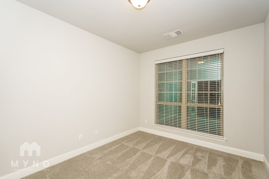 Building Photo - 120 Knight of Realm Blvd