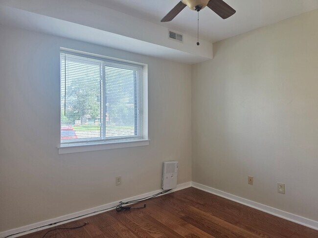 Building Photo - 3603 Eastview Ln