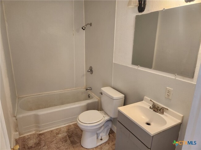 Building Photo - 1102 W Central Ave