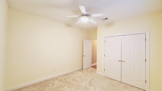 Building Photo - 423 Sterling Dr