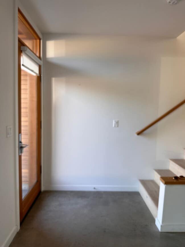 Building Photo - 3 Bedroom 3.5 Bath River Views - Walk to Old Mill