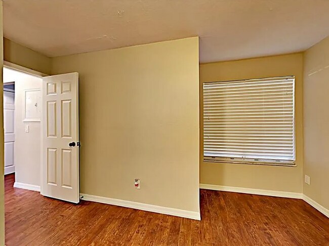 Building Photo - 637 Greencove Terrace