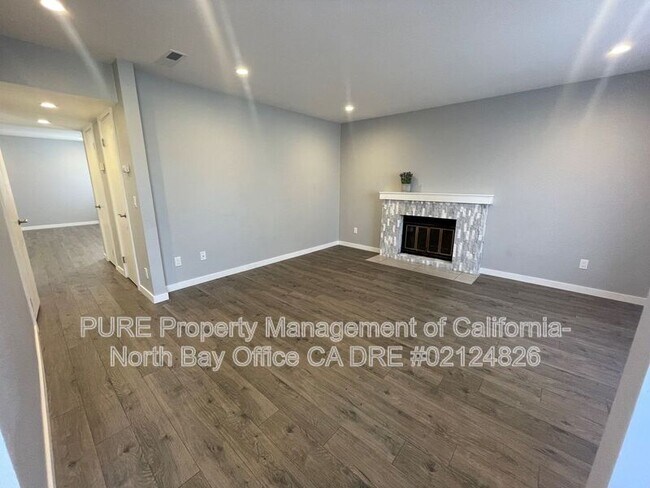 Building Photo - 210 Park Pl Dr