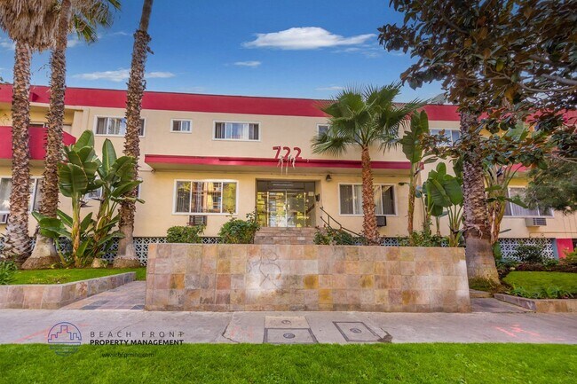 Building Photo - 722 S. St. Andrews Place