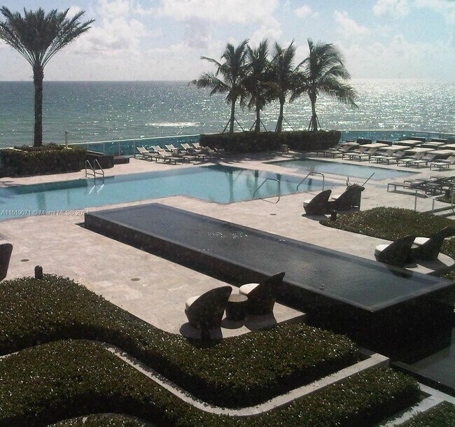 Building Photo - 2711 S Ocean Dr