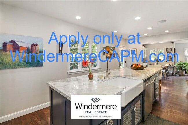 Building Photo - Stunning 5 Bed/3 Bath Home in Highly Desirable Fab Forties of East Sacramento!