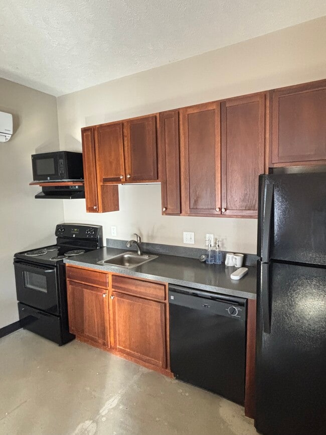 Building Photo - Aerie 147 Lofts