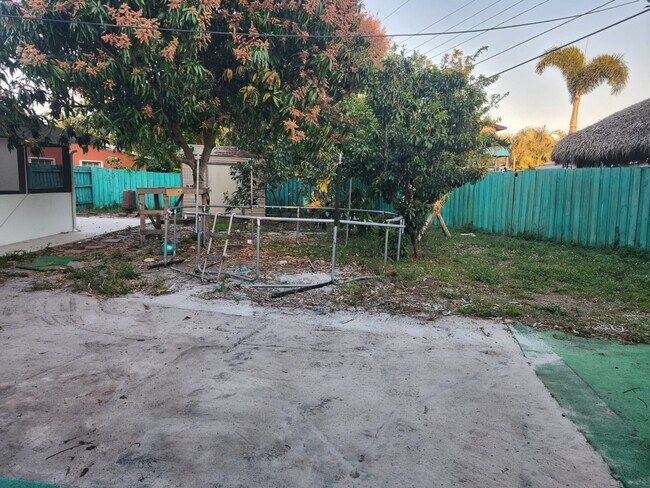 Building Photo - 6870 SW 5th Ct