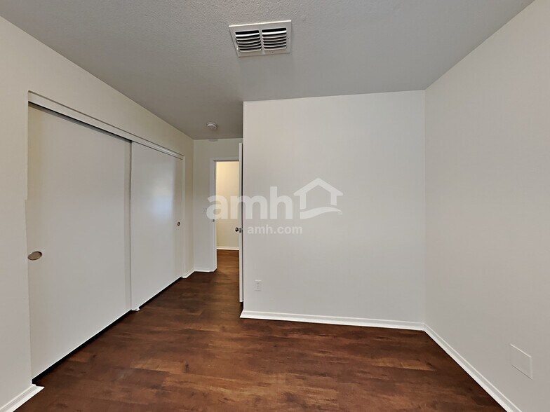 Building Photo - 11583 W Holly St