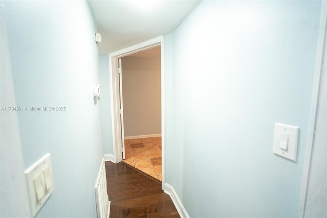 Building Photo - 1527 Jackson St