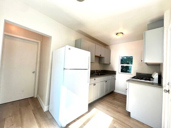 Building Photo - 7449A La Jolla Boulevard