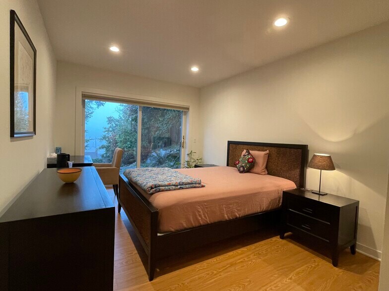 Main bedroom - 2811 30th Ave W
