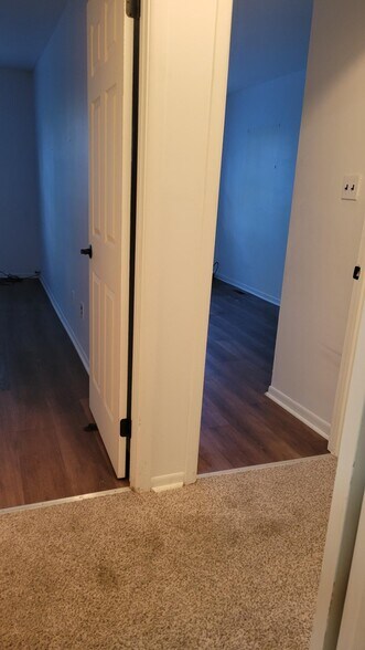 Building Photo - 9 E Stewart Ave