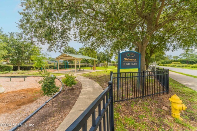 Building Photo - 798 Main St