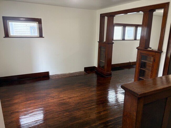 Building Photo - 3 Bedroom Duplex Apartment in Waterloo, IA