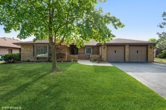 Building Photo - 116 S Walnut Ln