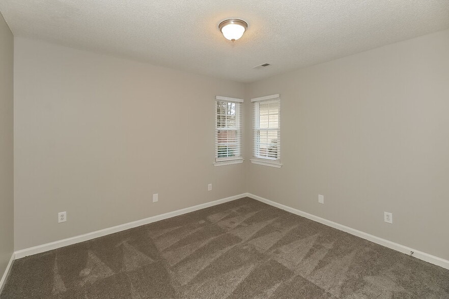 Building Photo - 184 Pine Branch Dr