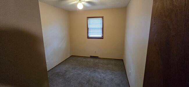 Building Photo - 3 Bedroom 2 Bathroom home near Cowden Elementary for $1395!