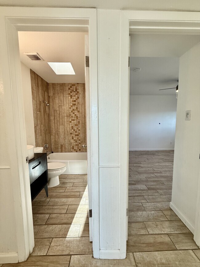 Building Photo - 10833 Cardigan Dr