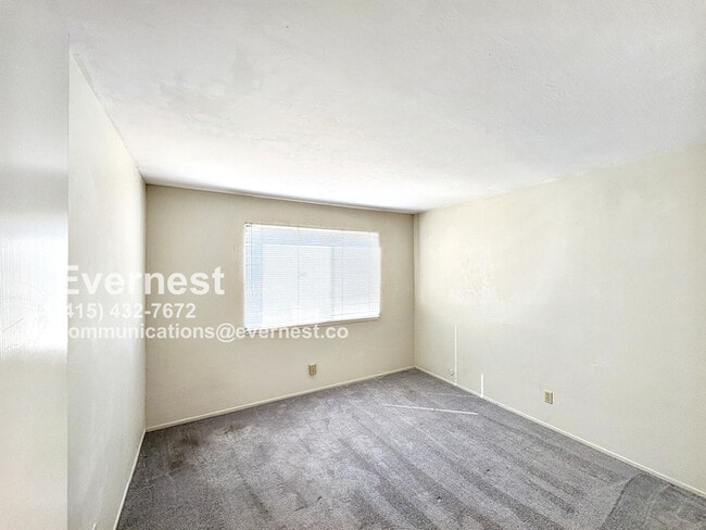 Building Photo - Spacious 2-Bed, 2-Bath Single-Family Home ...