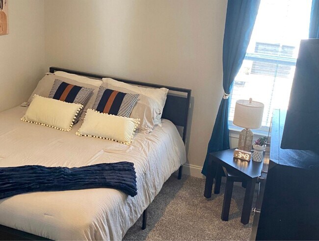 Building Photo - Single-family home