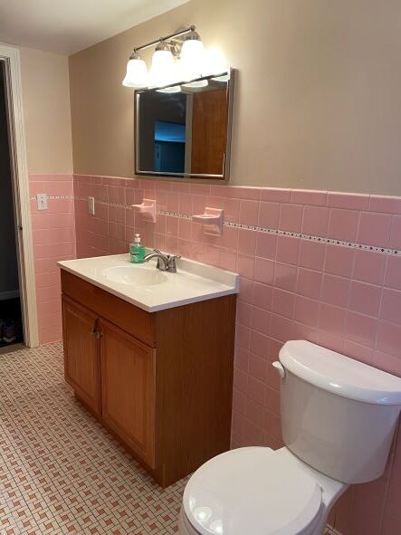 Bathroom - 3875 N Buffalo St