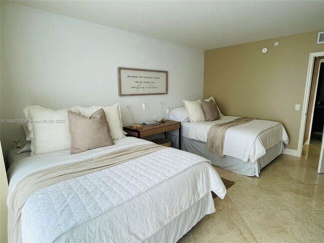 Building Photo - 16400 Collins Ave