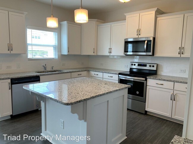 Building Photo - 3 br, 2.5 bath House - 106 Aden Place